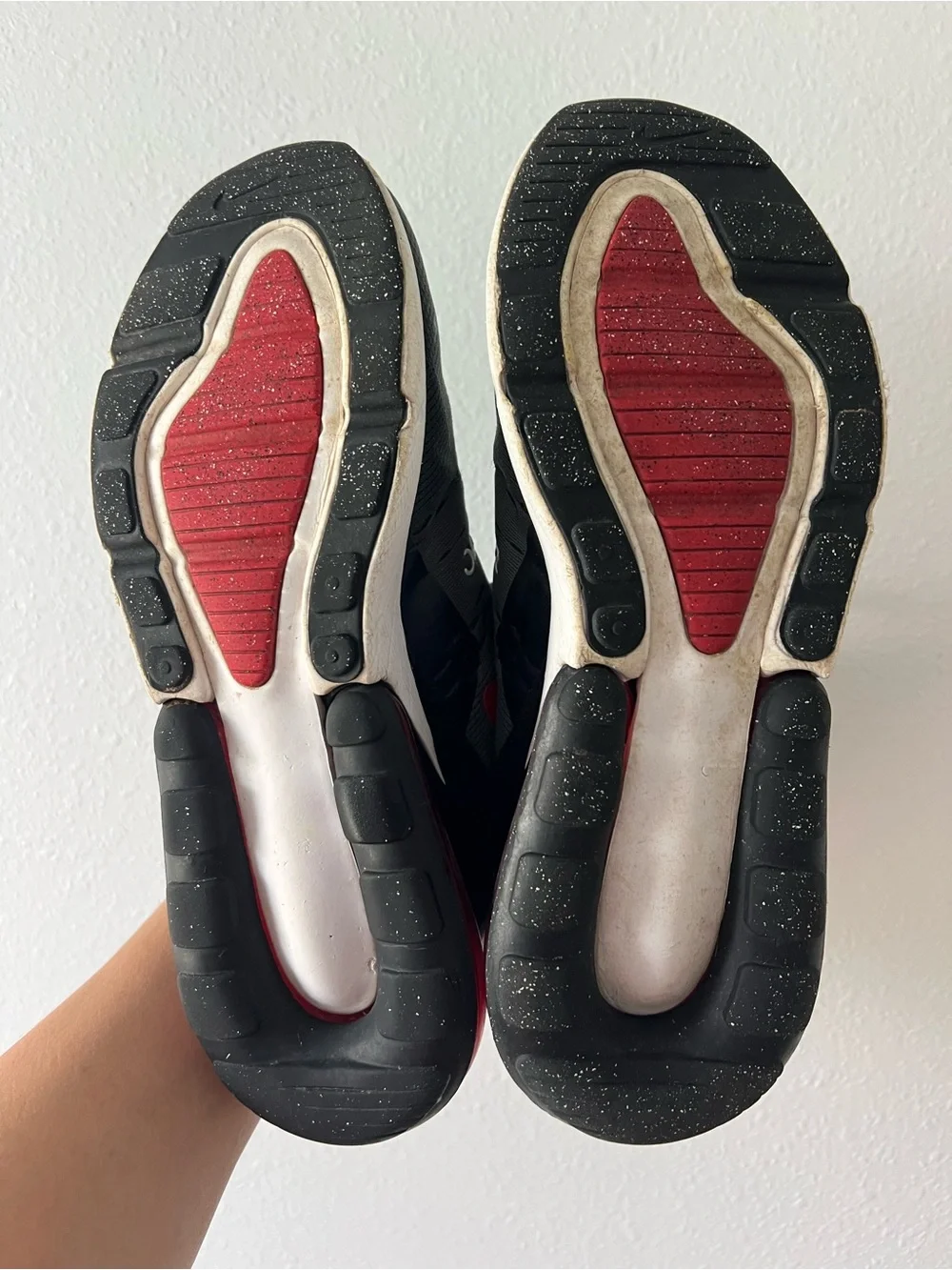 NIKE | Air Max 270 Anthracite and Team Red Sneakers | 5.5
